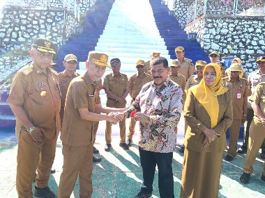 Pj Sekda Buton Pimpin Apel Pagi dan Lepas Kepala BPSDM yang Purna Bakti