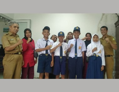 Pemkab Buton Salurkan Bantuan Pendidikan kepada 500 Siswa Tidak Mampu